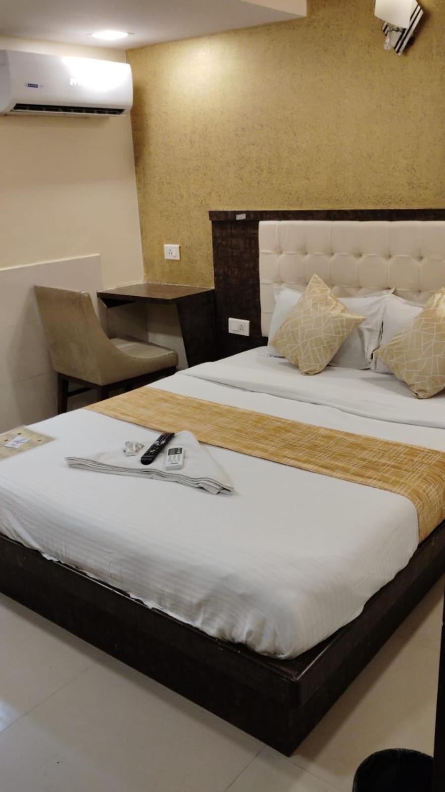 Hotel Crystal Park Near Nesco Exhibition Center Mumbai Exterior foto