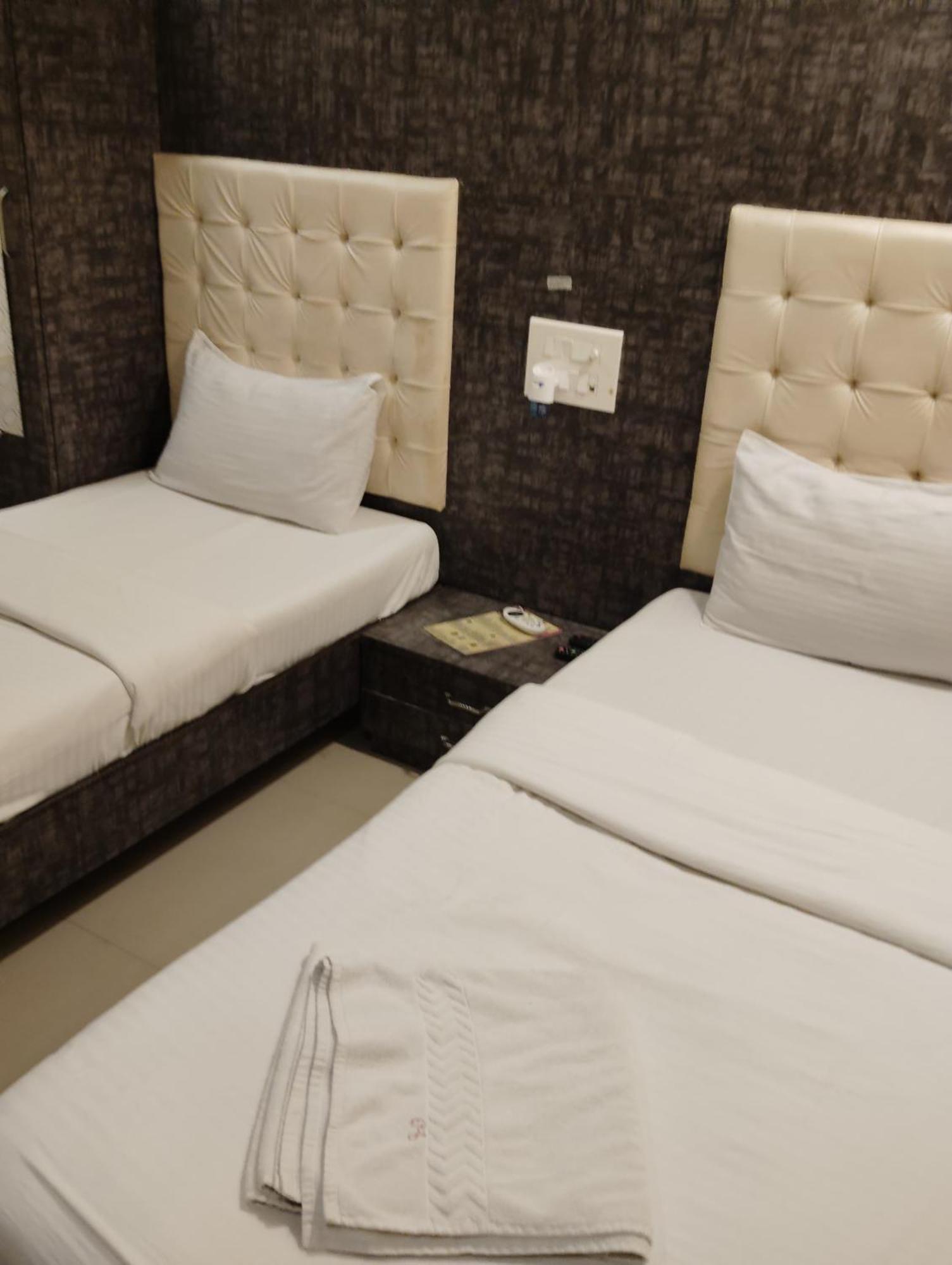 Hotel Crystal Park Near Nesco Exhibition Center Mumbai Exterior foto
