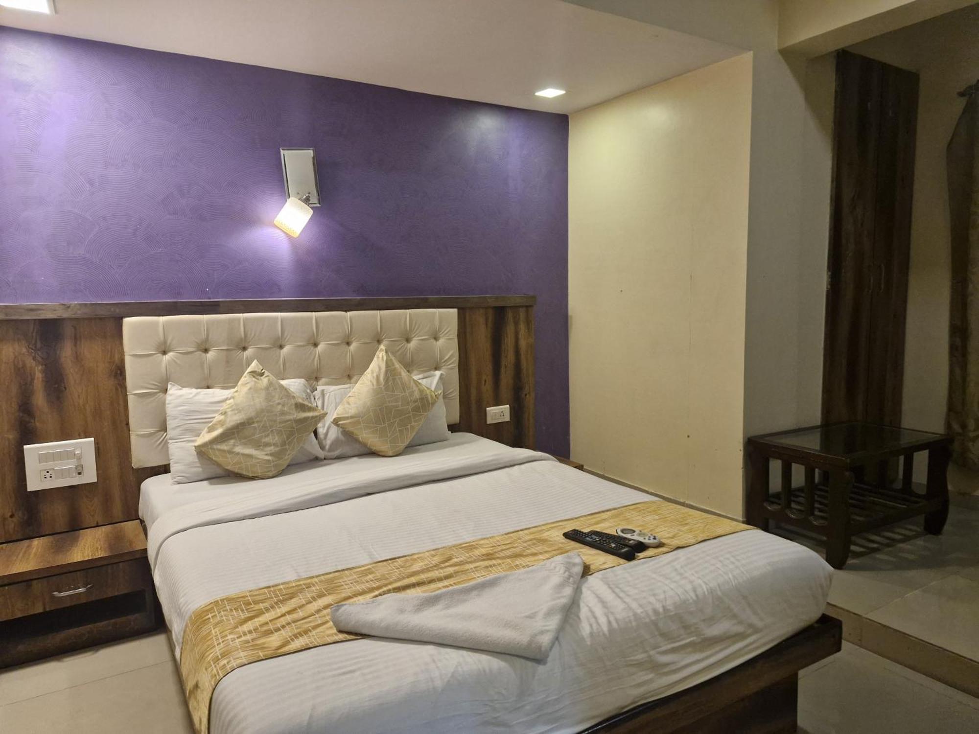 Hotel Crystal Park Near Nesco Exhibition Center Mumbai Exterior foto