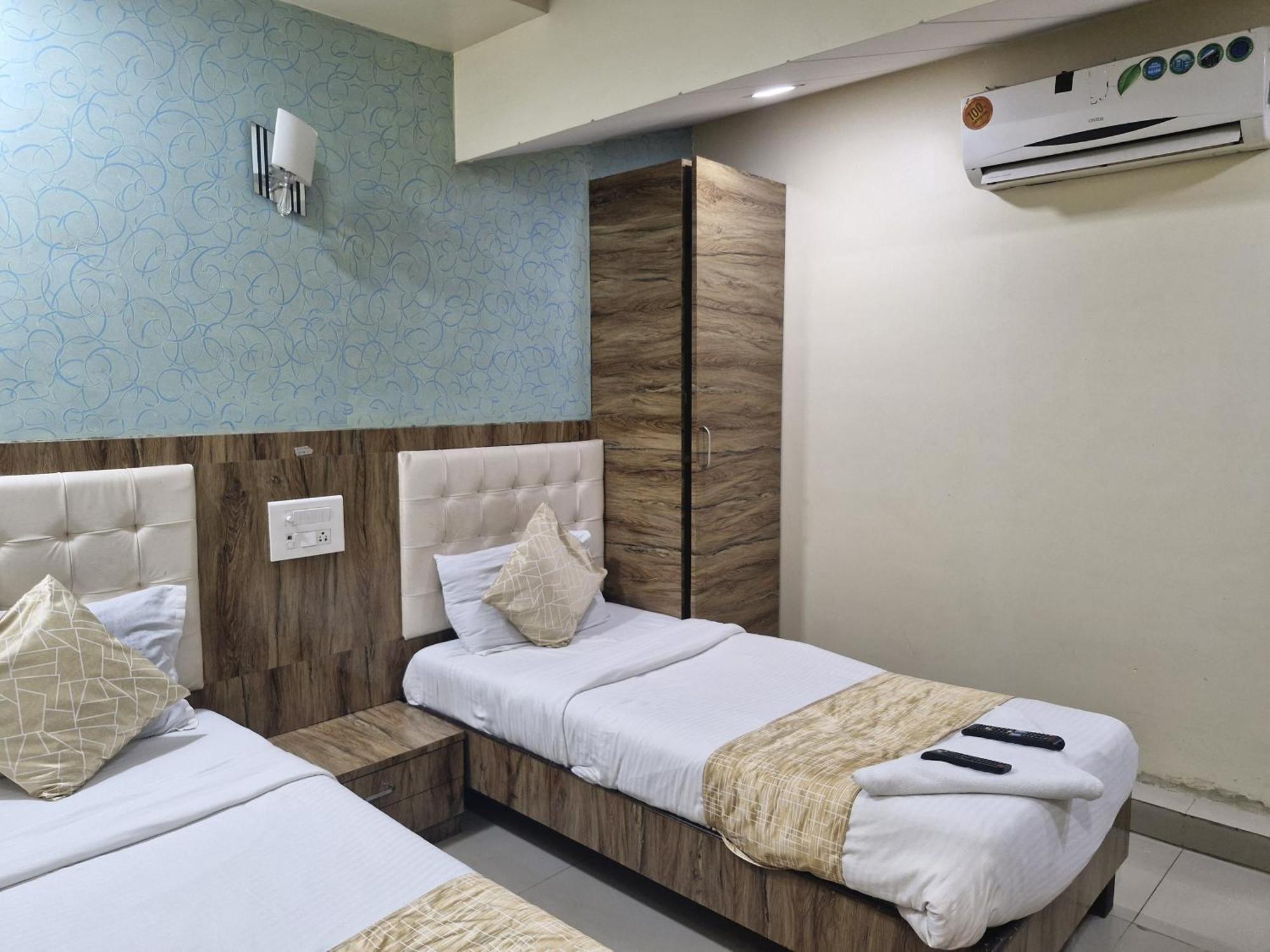Hotel Crystal Park Near Nesco Exhibition Center Mumbai Exterior foto