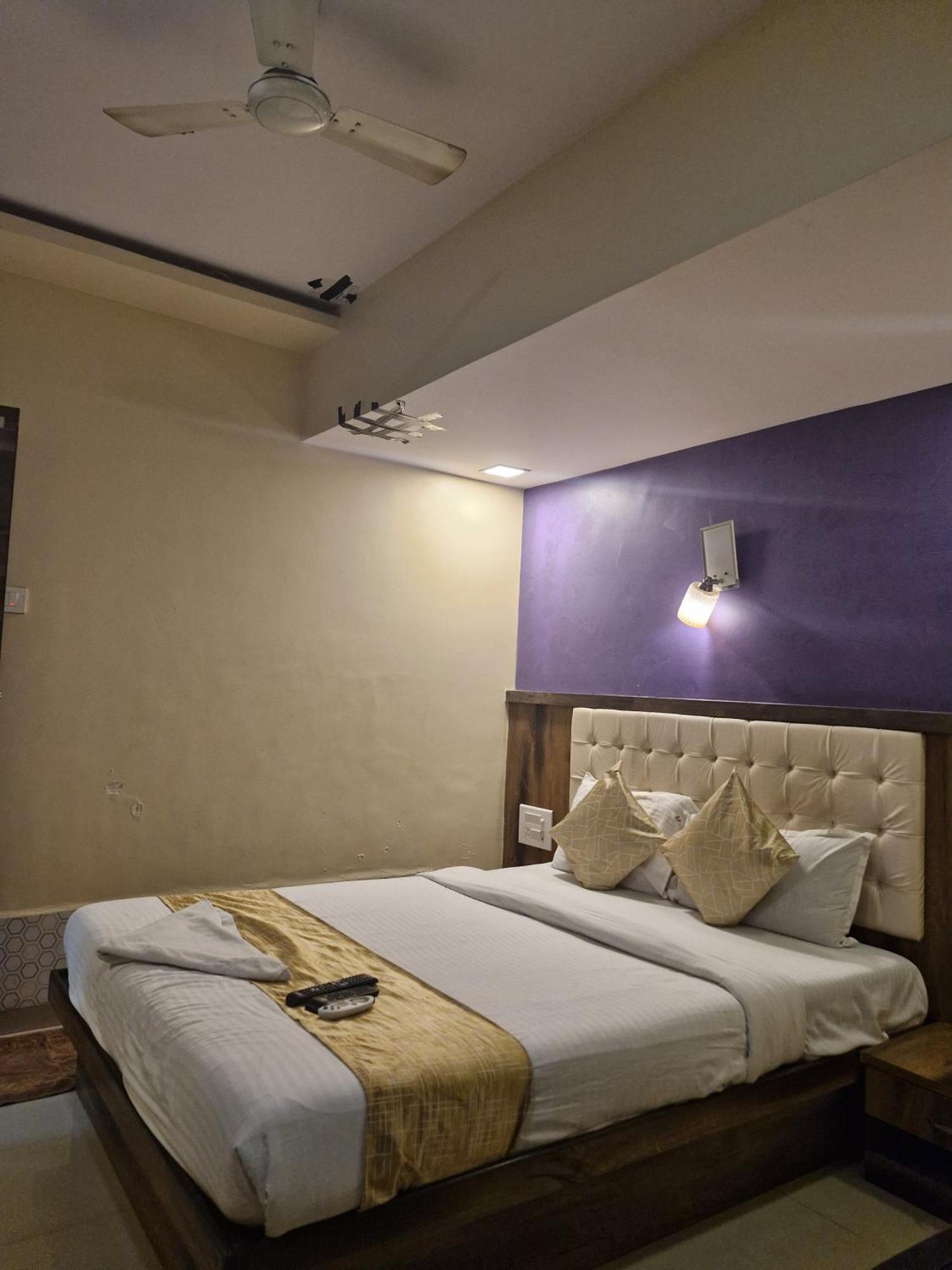 Hotel Crystal Park Near Nesco Exhibition Center Mumbai Exterior foto