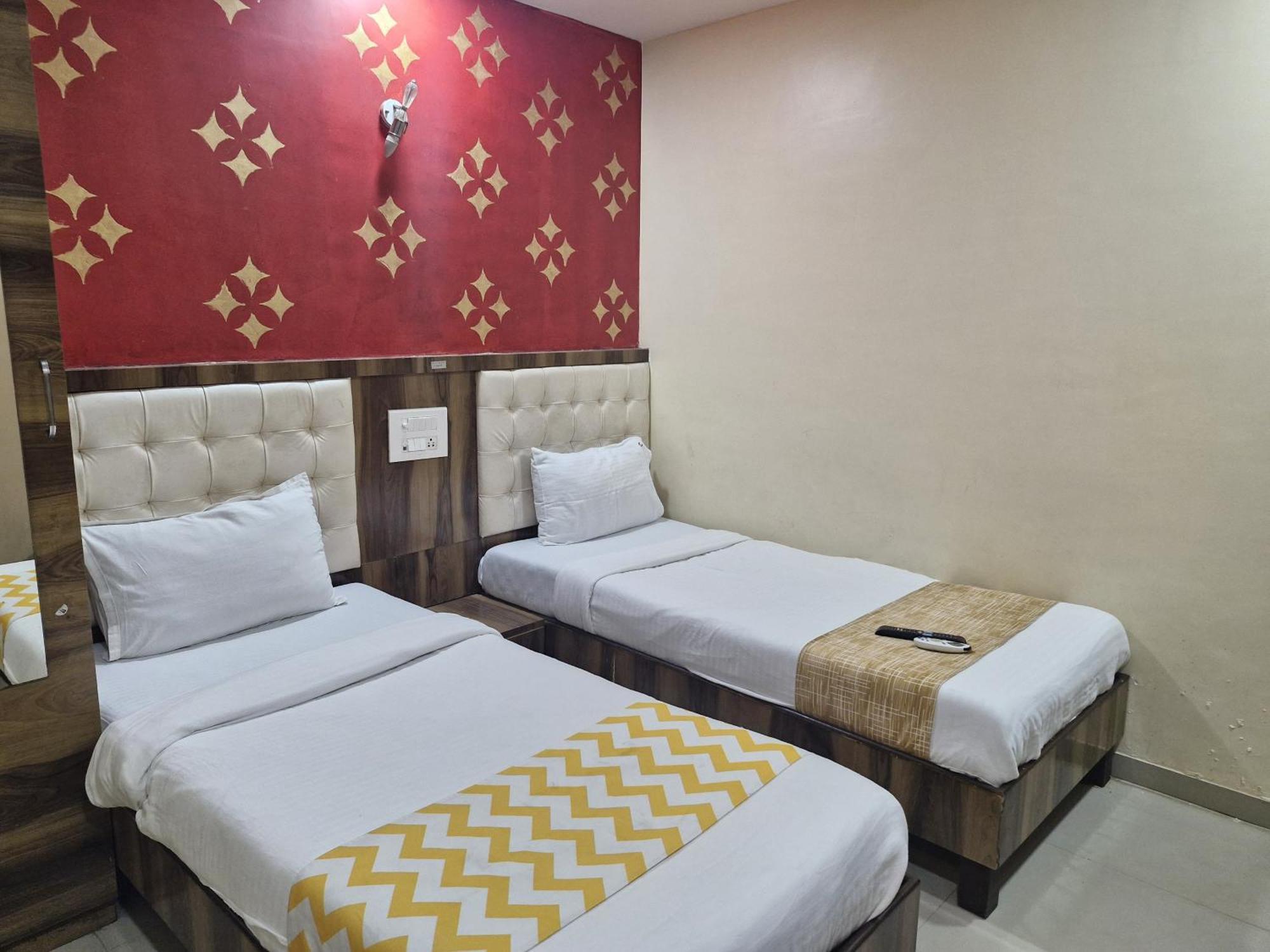 Hotel Crystal Park Near Nesco Exhibition Center Mumbai Exterior foto