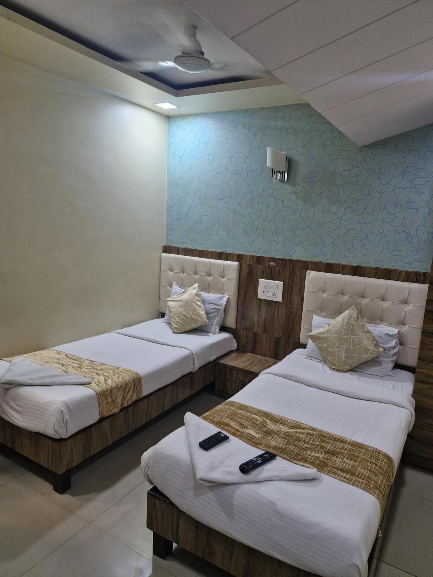 Hotel Crystal Park Near Nesco Exhibition Center Mumbai Exterior foto