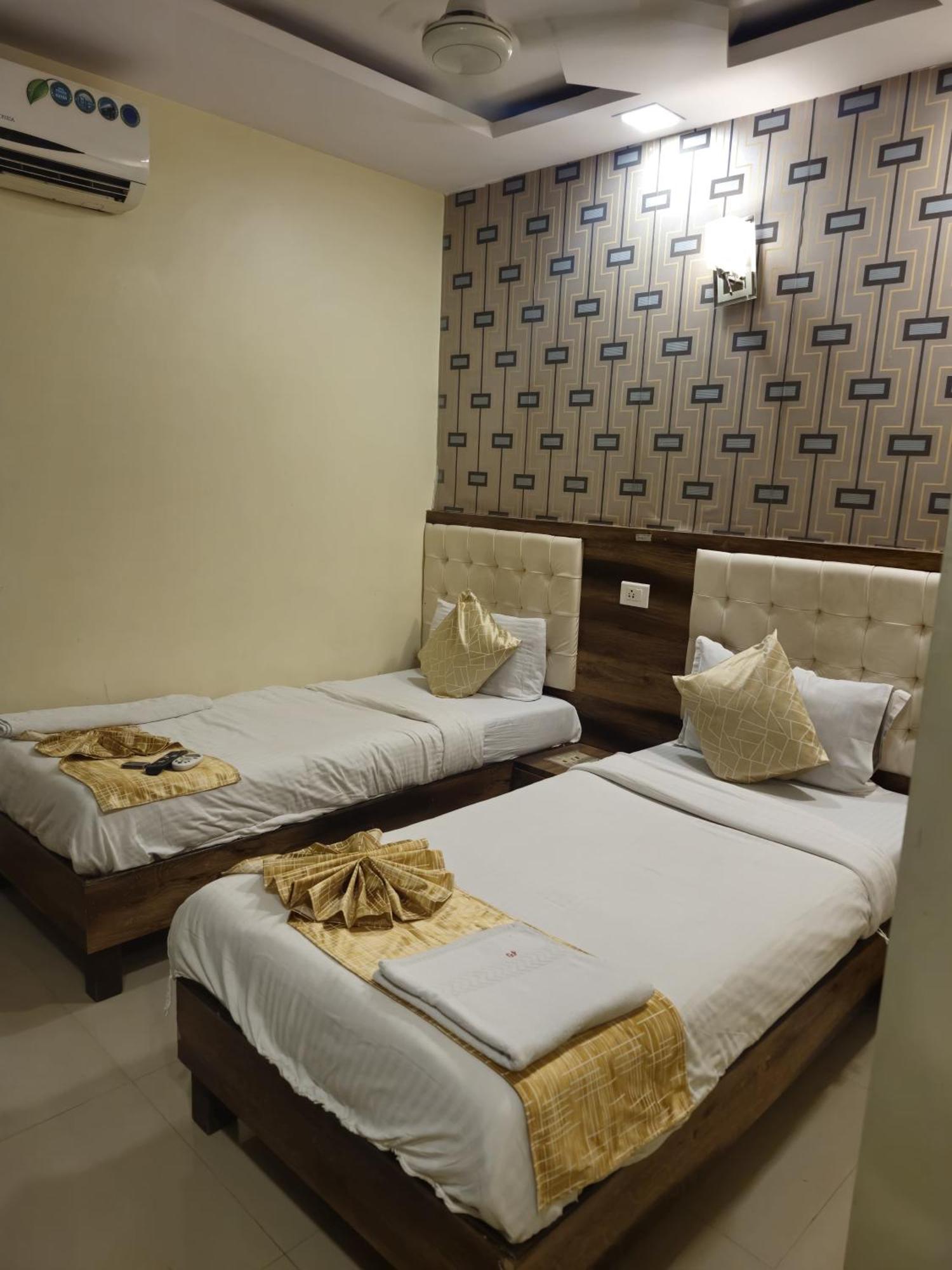 Hotel Crystal Park Near Nesco Exhibition Center Mumbai Exterior foto